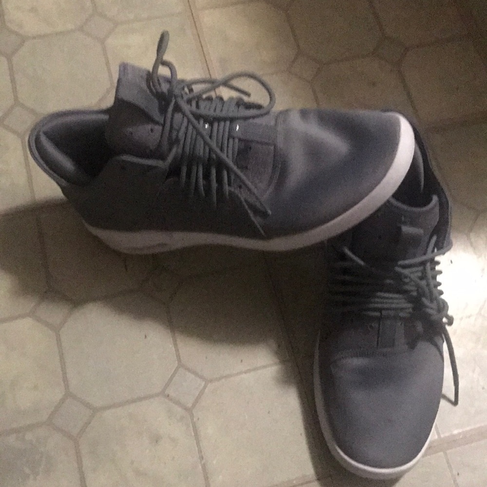 Grey jordans size 11.5 in great condition